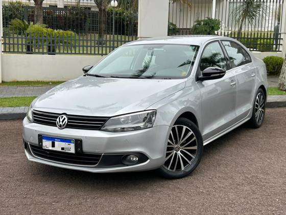 VOLKSWAGEN JETTA 2.0 COMFORTLINE FLEX 4P TIPTRONIC
